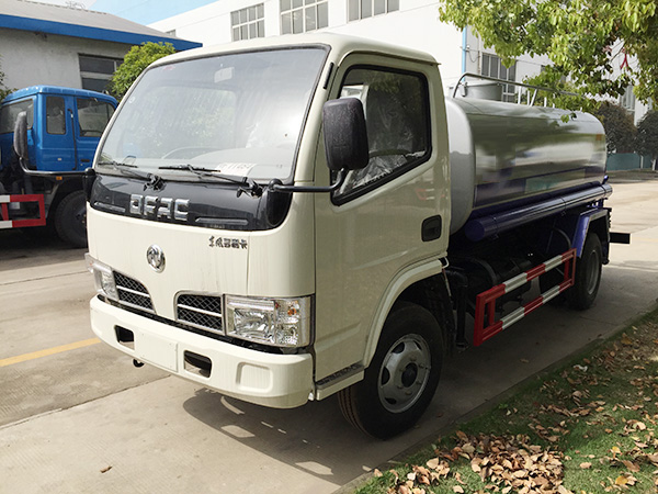 小多利卡灑水車，國(guó)三灑水車，不上牌的灑水車