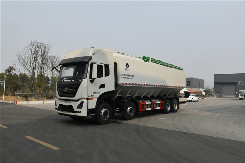 東風(fēng)天龍四軸型散裝飼料運輸車(chē)46方