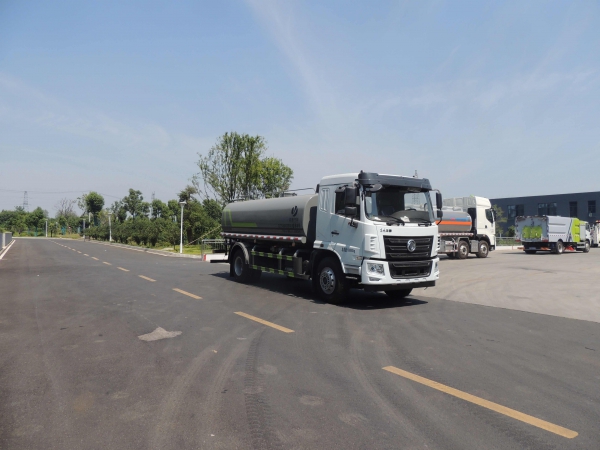 東風(fēng)華神灑水車，華神15噸灑水車四缸更省油
