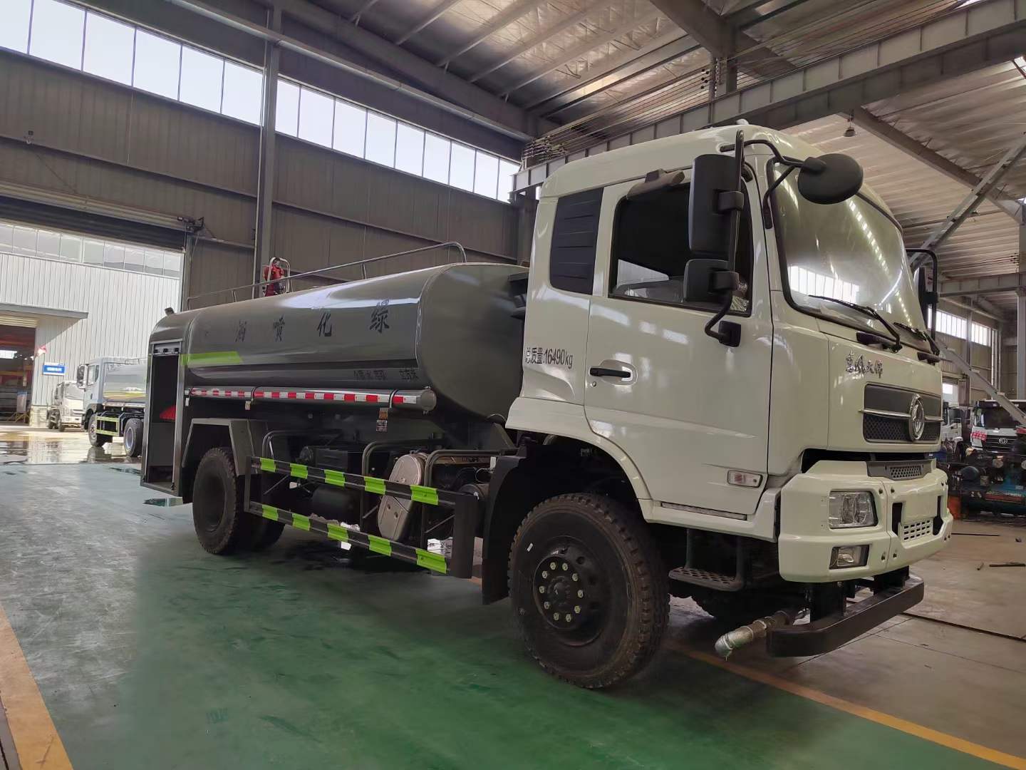 灑水車，四驅(qū)灑水車，礦山、沙漠、消防灑水車-盈通灑水車